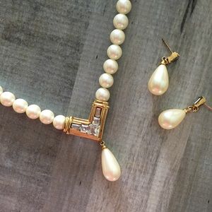 Richelieu Vintage Necklace & Earrings